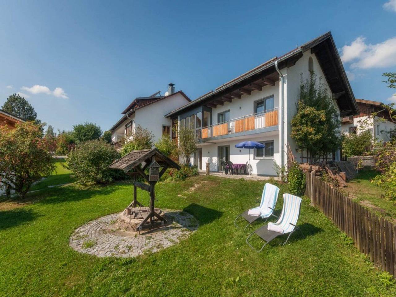 Ganze Wohnung, Ferienwohnung Rohrhofer - Ferienwohnung mit großzügiger Sonnenterrasse in Tiefenbach (Niederbayern), Ostbayern