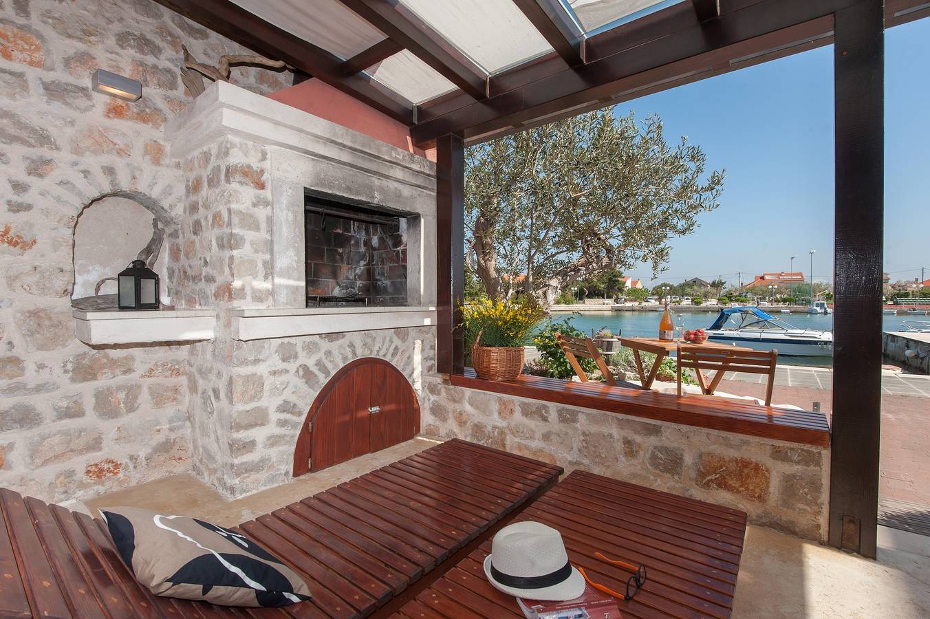 Ganze Wohnung, 2-Zimmer-Ferienwohnung am Strand Poljana, Ugljan A-8432-a in Plaža Poljana, Poljana