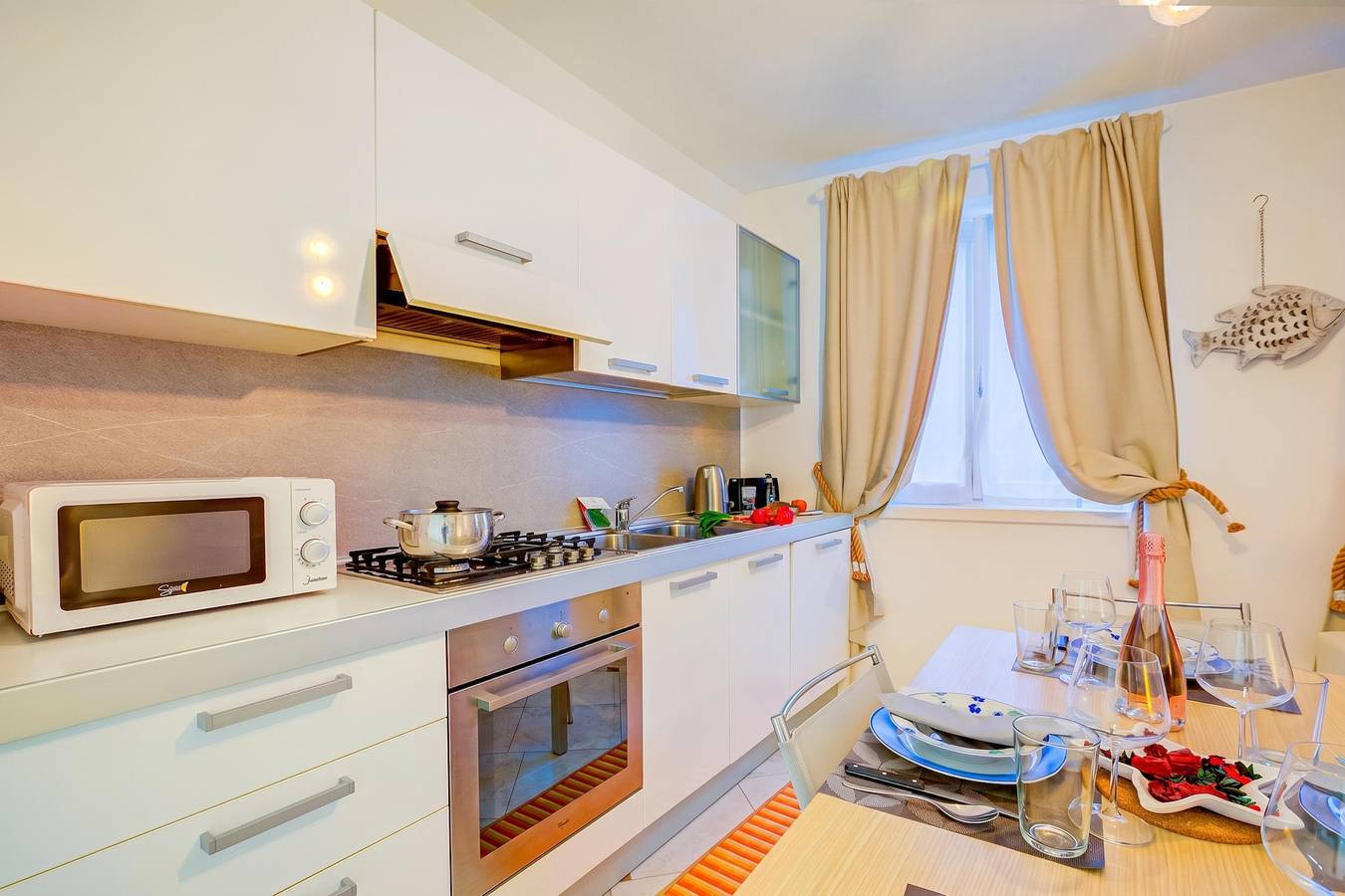 Appartement entier, Heart Of Riva - 100m From The Lake Garda in Riva del Garda, Montagnes autour du lac de Garde