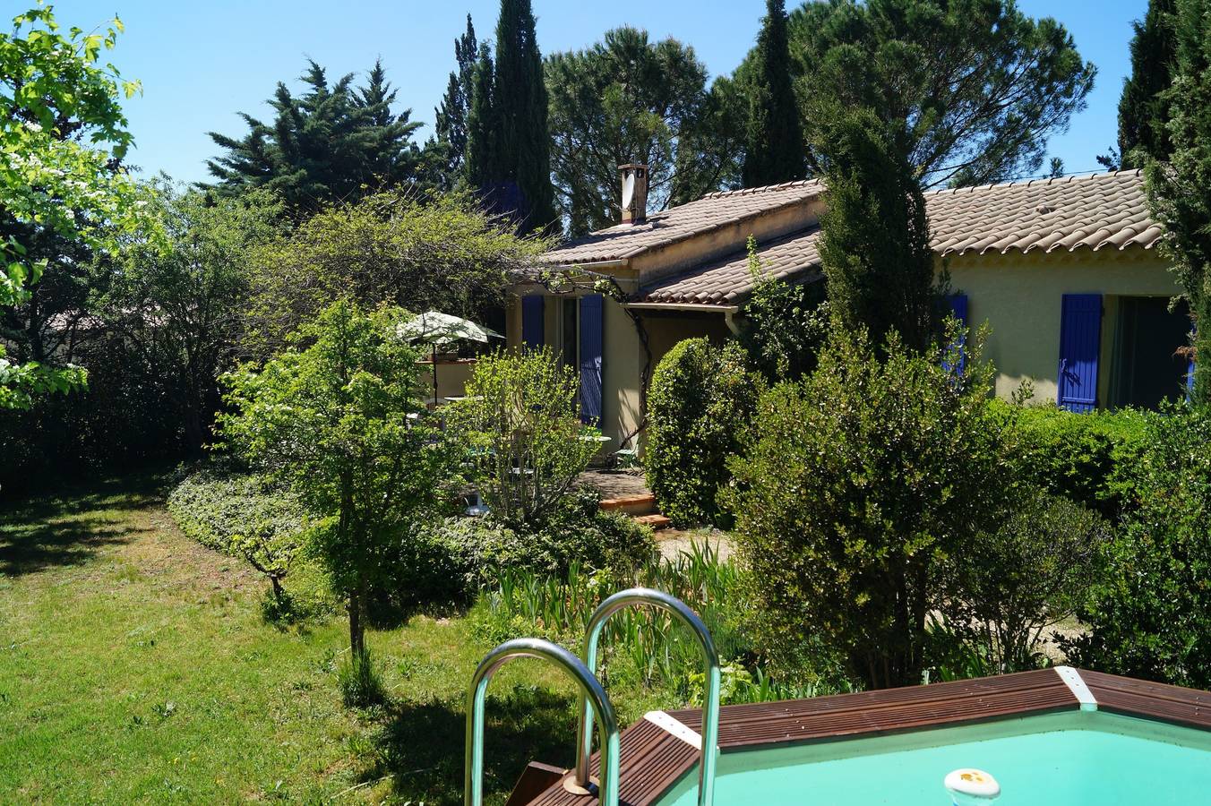 Casa de vacaciones "Zypresse" - Relájese en un gran jardín cerrado. in Saint-Saturnin-lès-Apt, Parque natural regional del Luberon