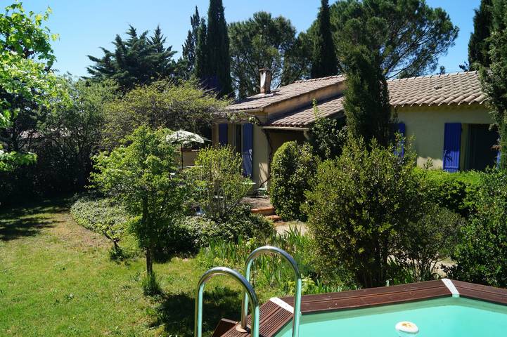 Casa vacanze "Zypresse" - Rilassatevi con un ampio giardino recintato simile a un parco. in Saint-Saturnin-lès-Apt, Parco naturale regionale del Luberon