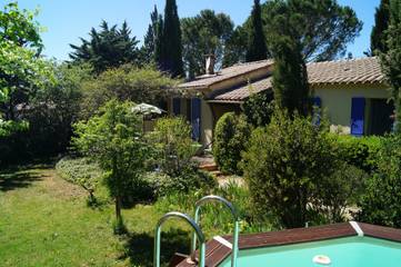 Maison De Vacances pour 4 Personnes dans Saint-Saturnin-lès-Apt, Parc naturel régional du Luberon, Photo 1