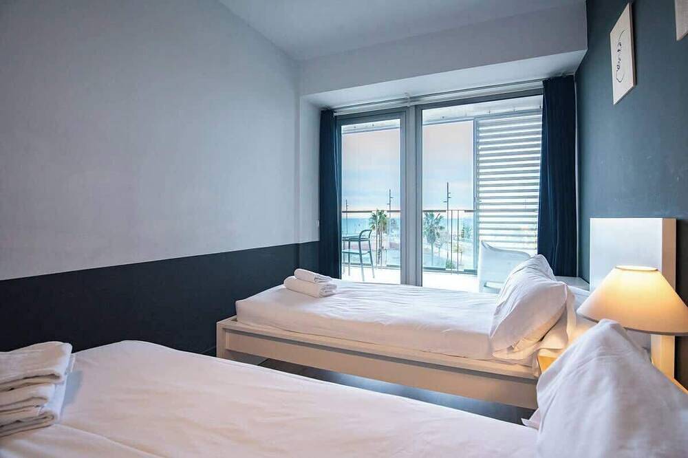 Seafront suite with terrace in Barcelona Strand, Barcelona