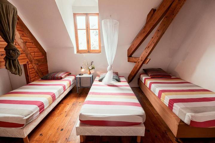 Location de vacances pour 2 personnes, avec jardin ainsi que terrasse et vue à Seix - 3