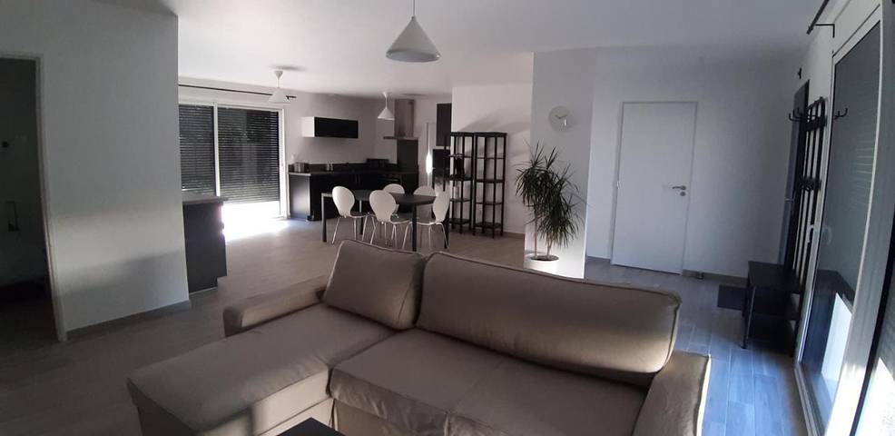 Location de vacances pour 6 personnes, avec terrasse, animaux acceptés à Valdivienne