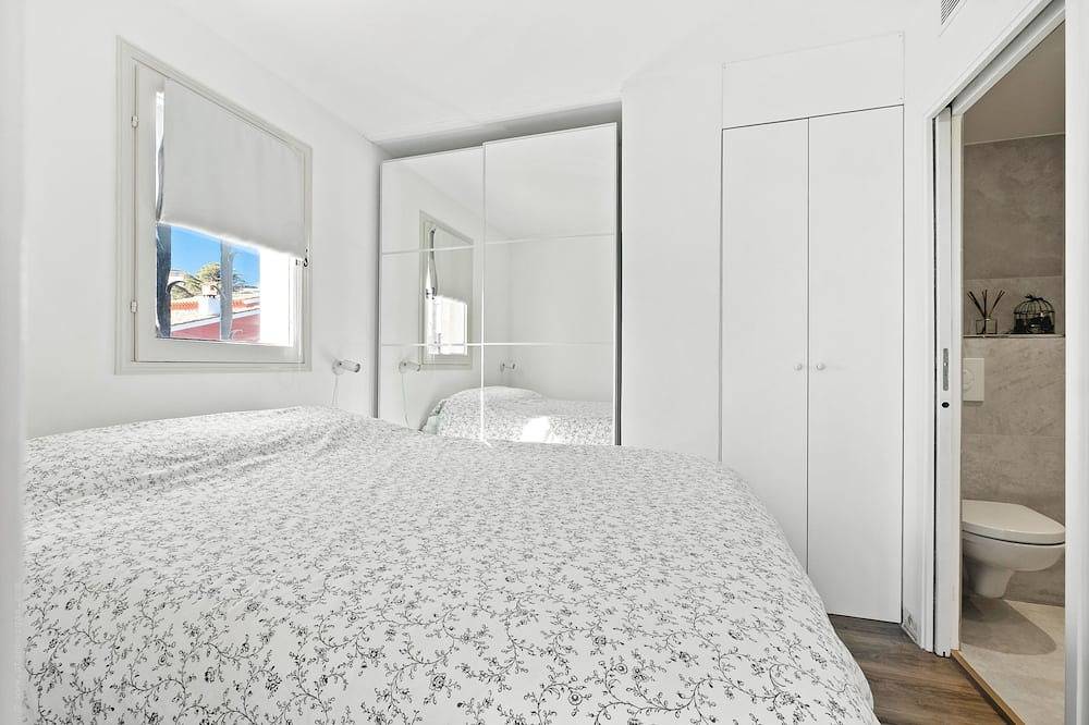 Apartamento entero, 04. Bright apartment with balcony and sea view, close to the beach in Saint-Jean-Cap-Ferrat, Nizza Region