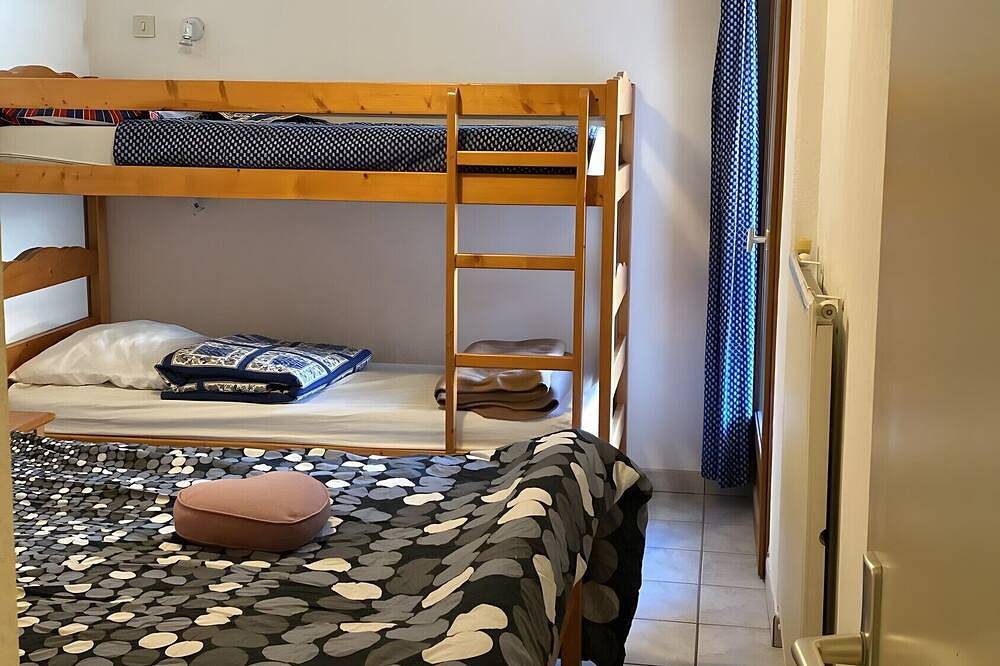 Entire apartment, Apartment 'Le Ressoutan' with Mountain View and Balcony in Saint-Colomban-des-Villards, Saint-Jean-de-Maurienne region