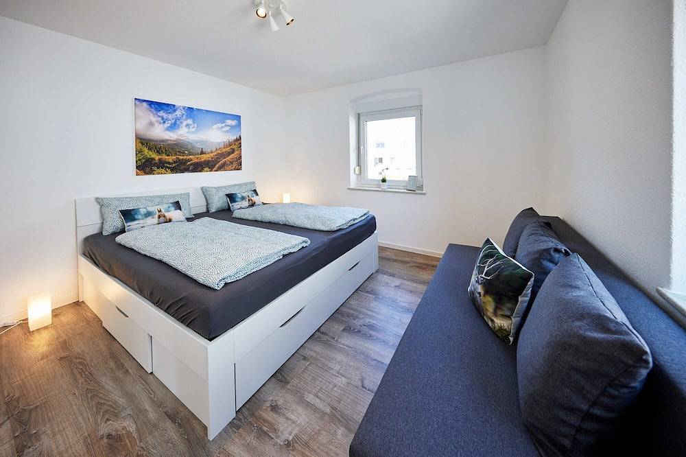 Ganze Wohnung, Frisch renovierte Ferienwohnung nur 300m vom Bahnhof in Europa-Park, Ringsheim