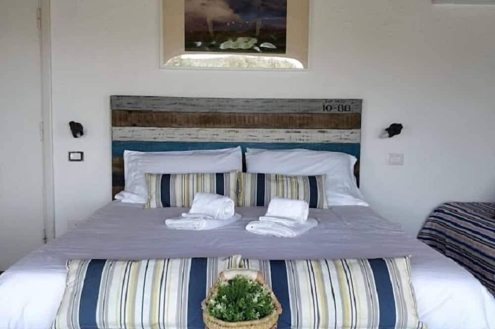 La Casa di Ester - on the Hill of Porto S. Stefano with Views in Porto Santo Stefano, Grosseto Province