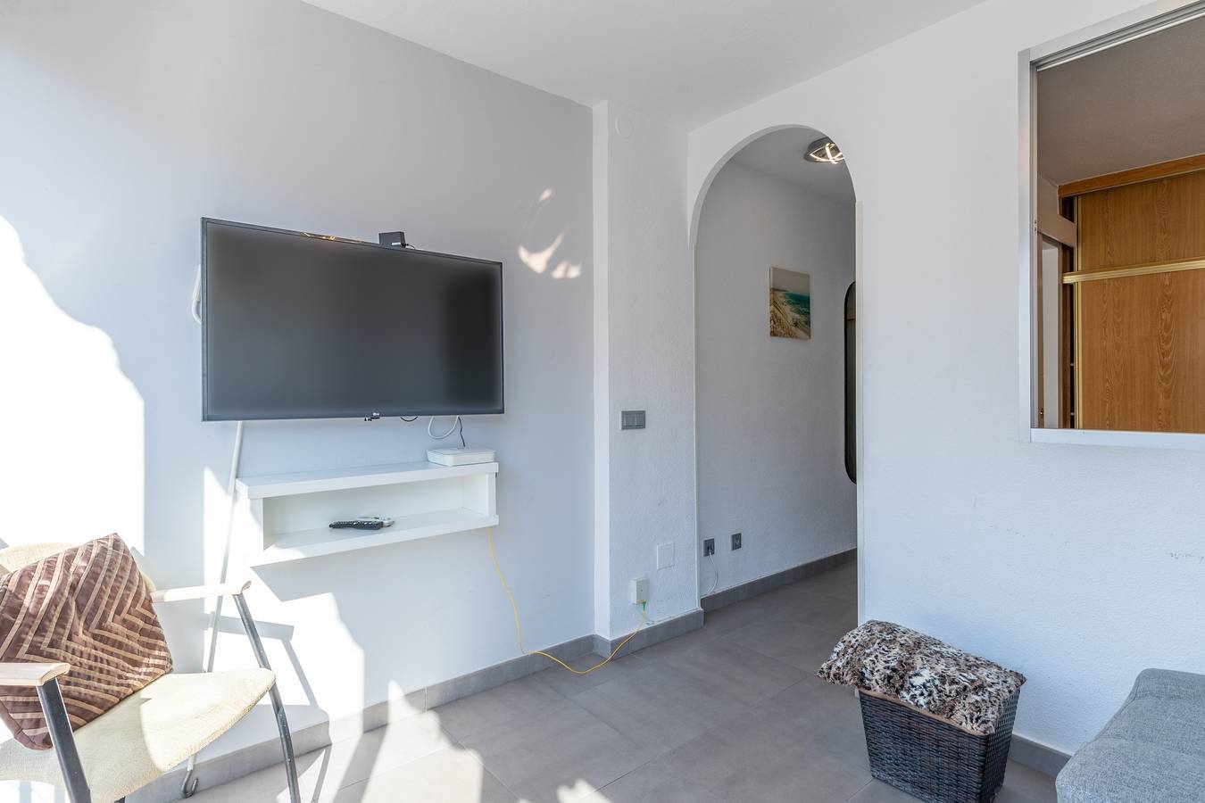 Apartamento entero, Apartamento vacacional "Las Alturas" con vistas al mar, piscina compartida y Wi-Fi in Playa de Levante, Costa Blanca