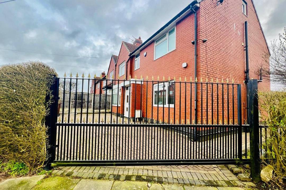 13 Guests - Free Parking - Manchester House in Bury, Greater Manchester