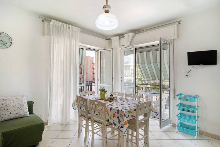 Appartamento intero, Appartamento 'Mari Fior' con vista mare, balcone e Wi-Fi in San Bartolomeo al Mare (Città), San Bartolomeo al Mare