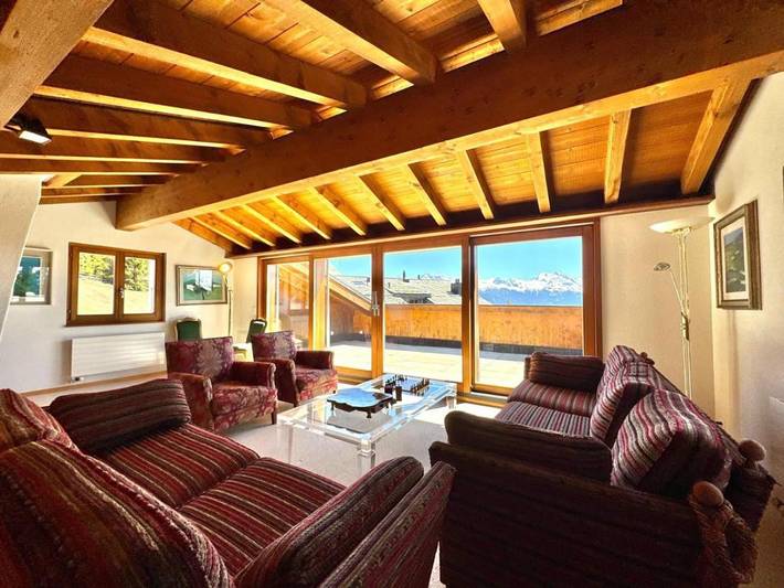 Chalet pour 13 personnes, avec Balcon et Terrasse ainsi que Jardin et Vue à Crans-Montana - 2