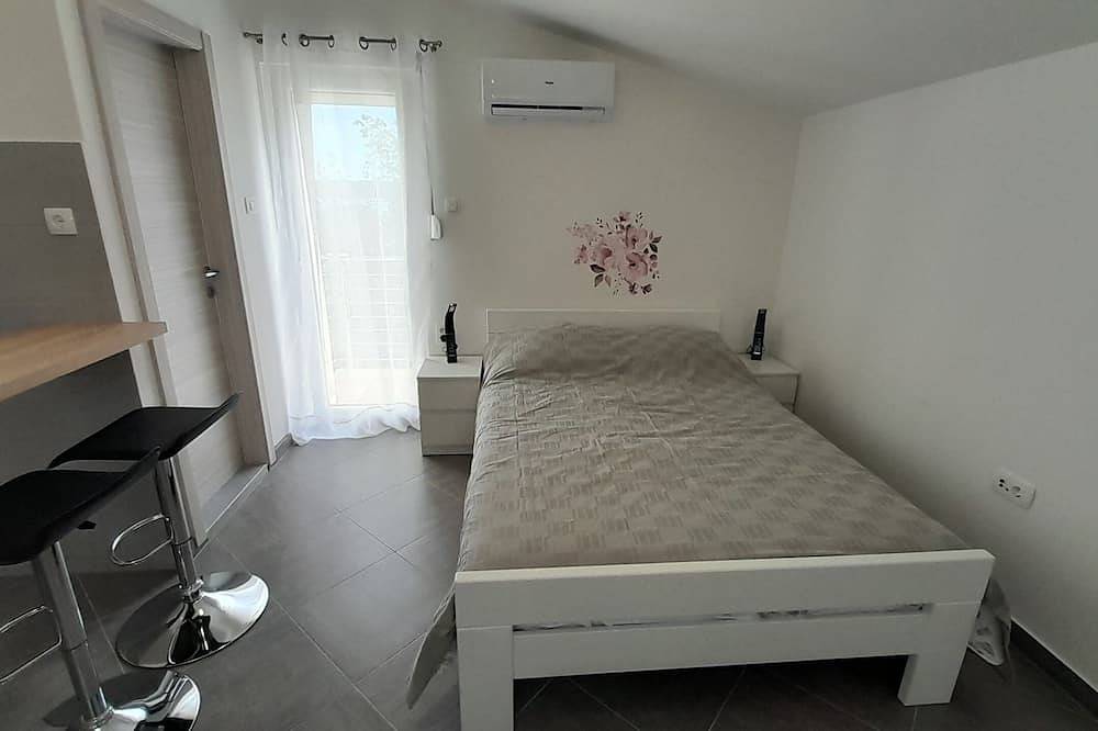 Ganze Wohnung, Studio B&P -  5 min from the beach! in Kastel Stafilic, Kaštela