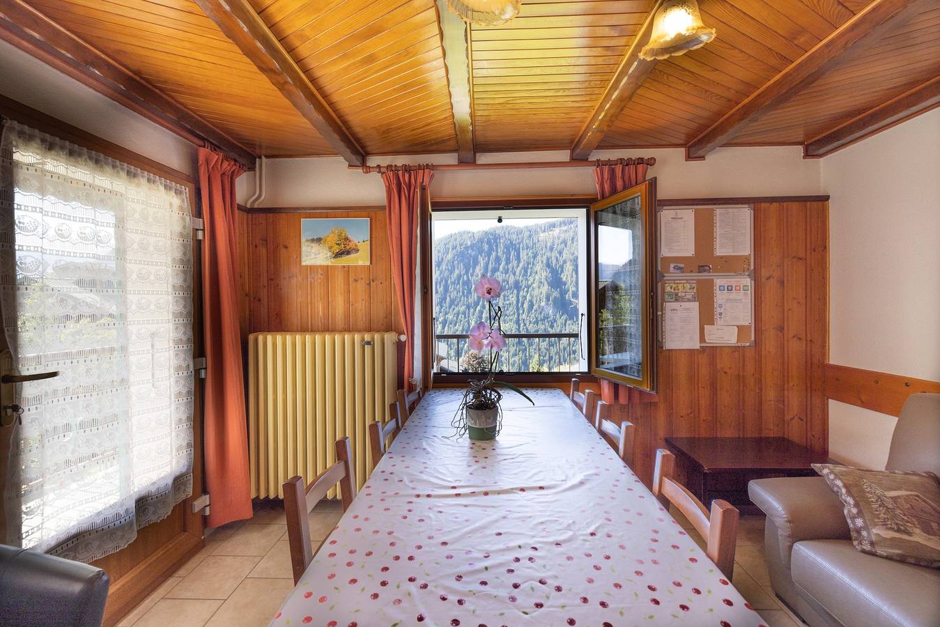 Entire apartment, Apartment La rose des vents N 2 with Mountain View, Balcony & Wi-Fi in Châtel, Les Portes du Soleil