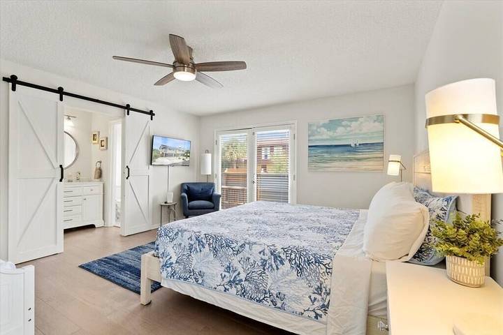 Vacation rental for 8 people, with balcony and yard in Jacksonville Beach