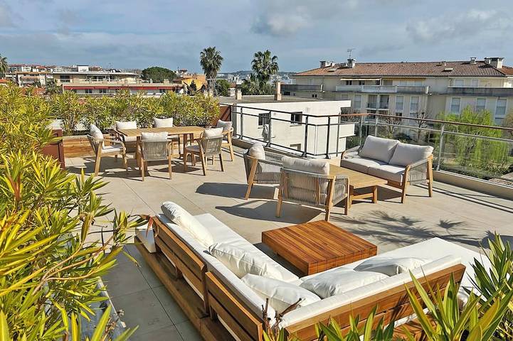 Location de vacances pour 4 personnes, avec balcon et jardin dans Golfe-Juan