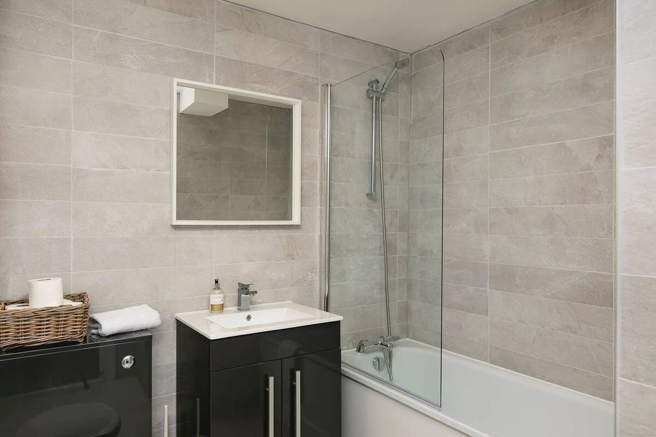 Ganze Wohnung, Bright   Spacious Condo Free Parking 5min to Beach in Hove, Brighton
