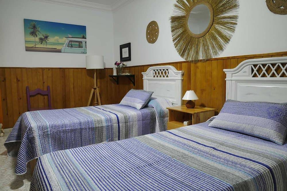 Housing, with 2 bedrooms, kitchen, bathroom, living room and solarium. in El Pagador, Moya