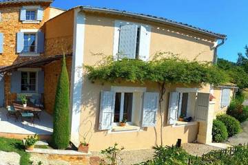 Gîte pour 4 personnes, avec terrasse et jardin à Gargas
