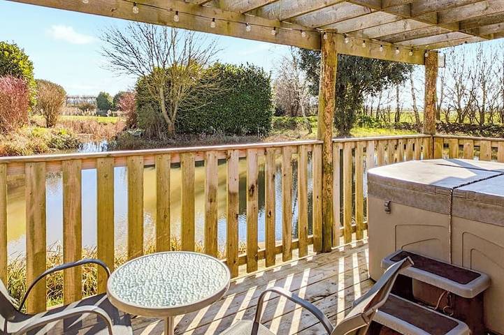 Holiday rental for 2 people, with hot tub in Cambridgeshire