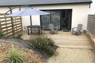 Gîte pour 4 personnes, avec terrasse et jardin dans Plage Tresmeur