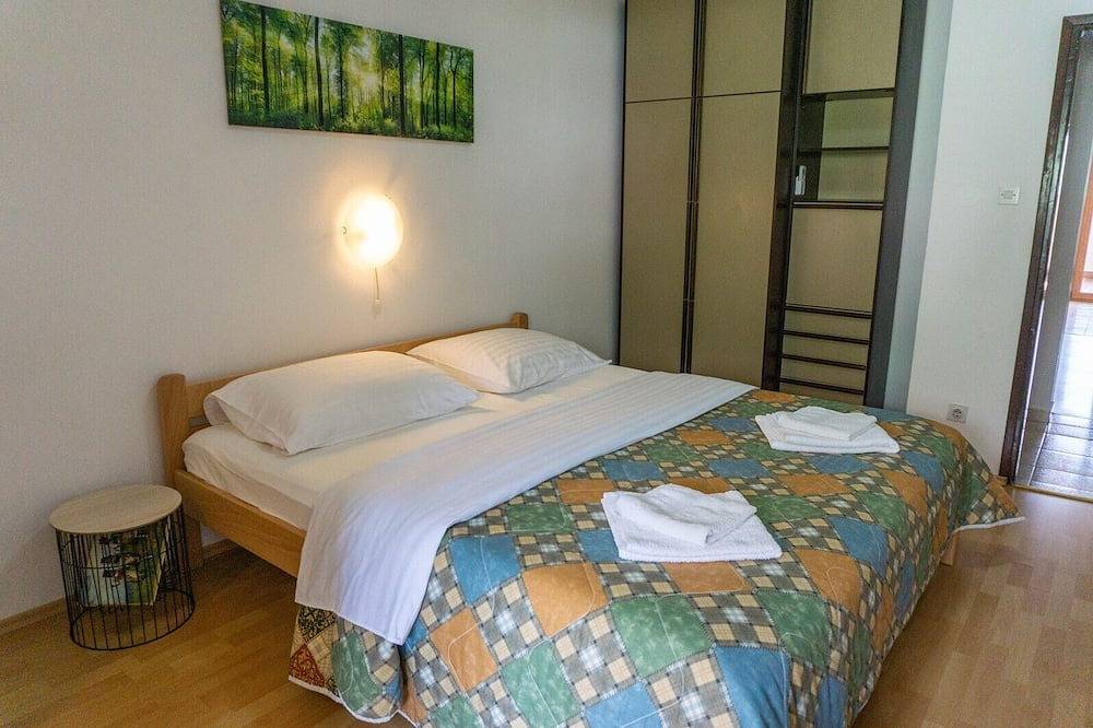 Ganze Wohnung, Apartment Petrica Nr.3 - mit Balkon, gelegen im ruhigen Dorf Jurandvor bei Baska in Baska, Krk