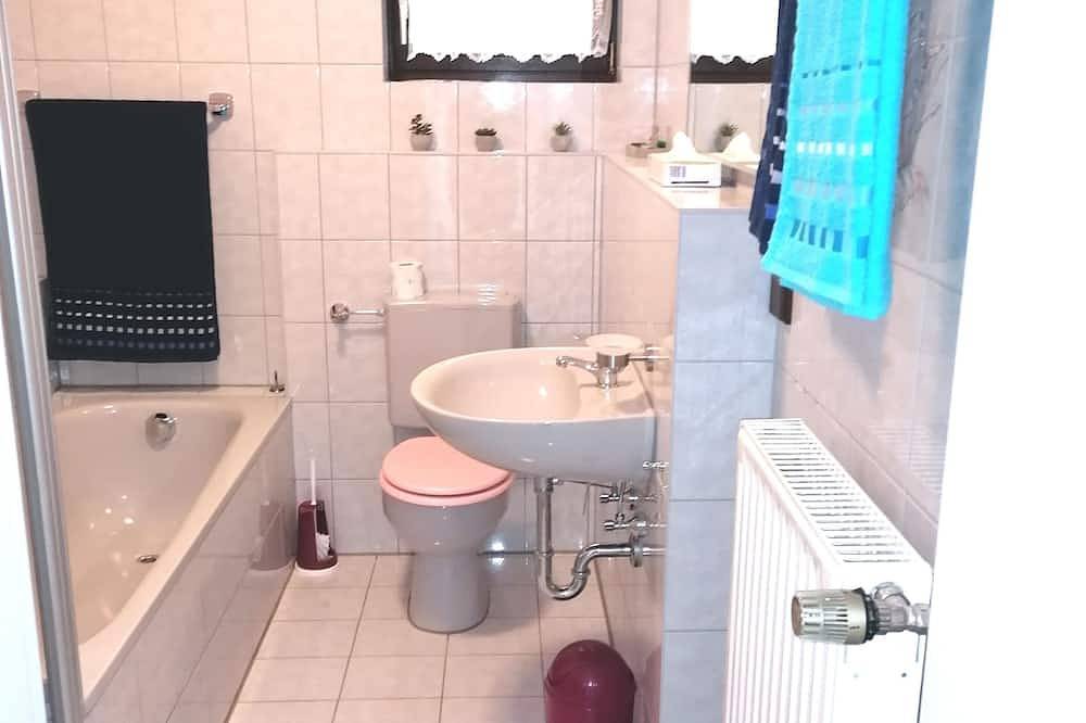 Ganze Wohnung, Schöne 2 Zimmer Einliegerwohnung mit Terrasse für 4 Personen in Burladingen, Neckar-Alb