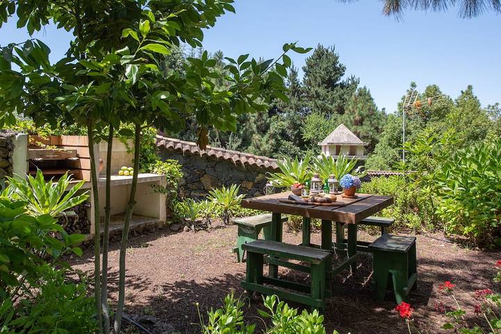 Casa Azul con piscina, barbacoa, Wifi y Netflix in El Sauce, La Orotava