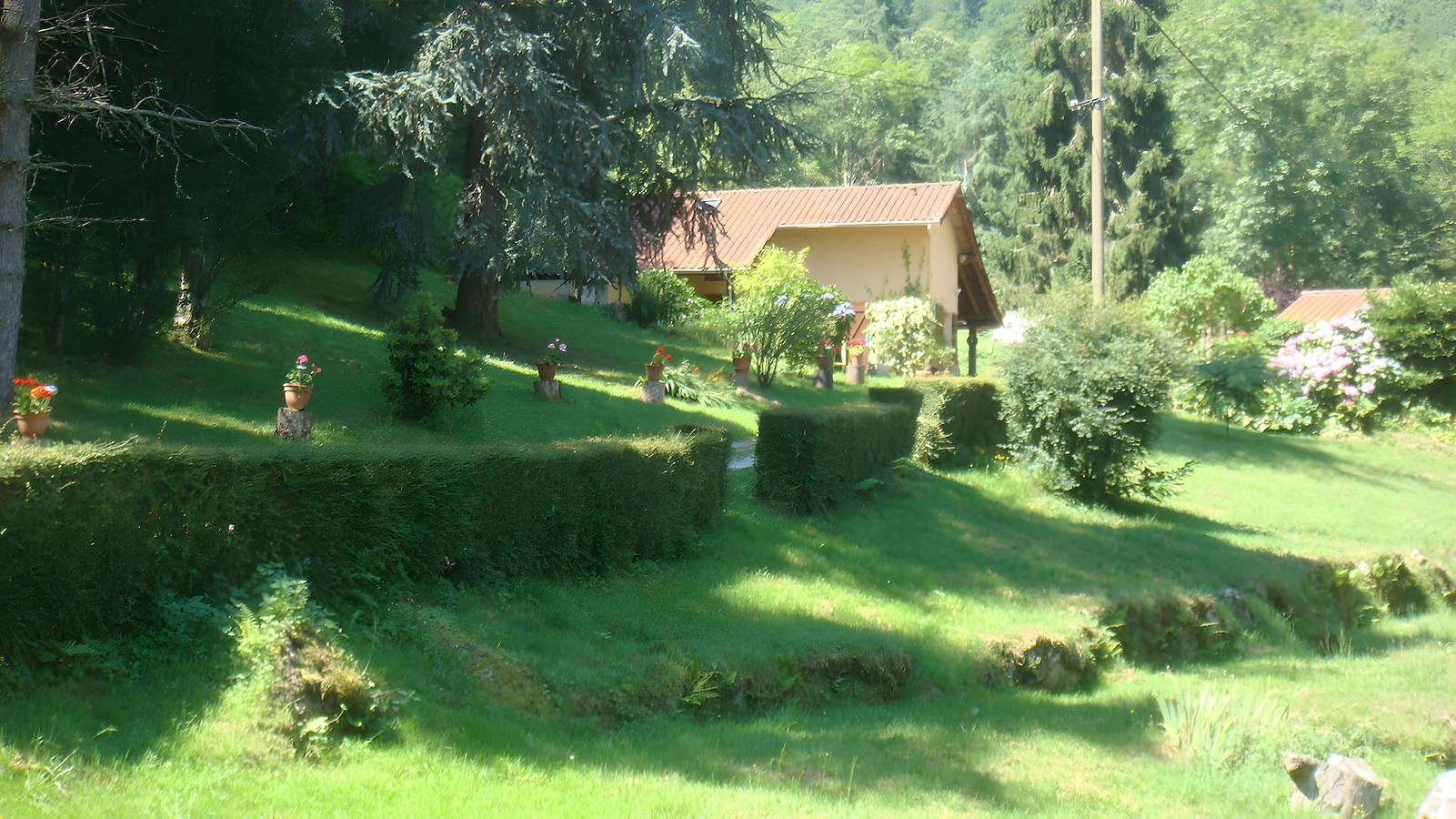Gîte des Carcis : vue montagne, terrasse privée et Wi-Fi in Ganac, Parc naturel régional des Pyrénées ariégeoises