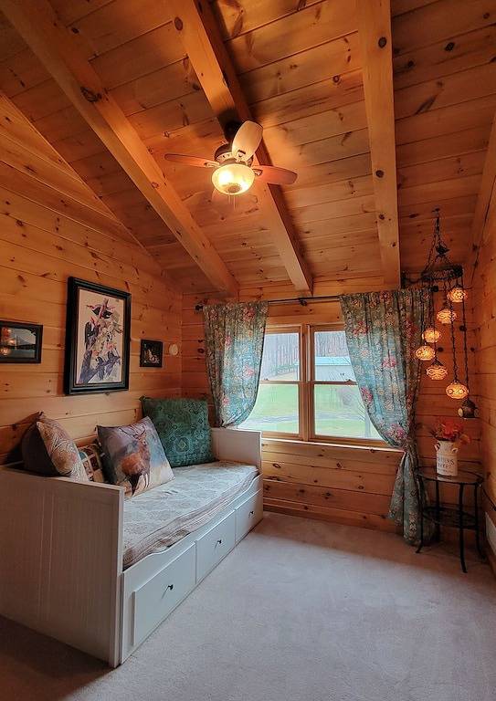 Secluded Hilltop Retreat: Log Cabin + Hot Tub in Seneca Rocks