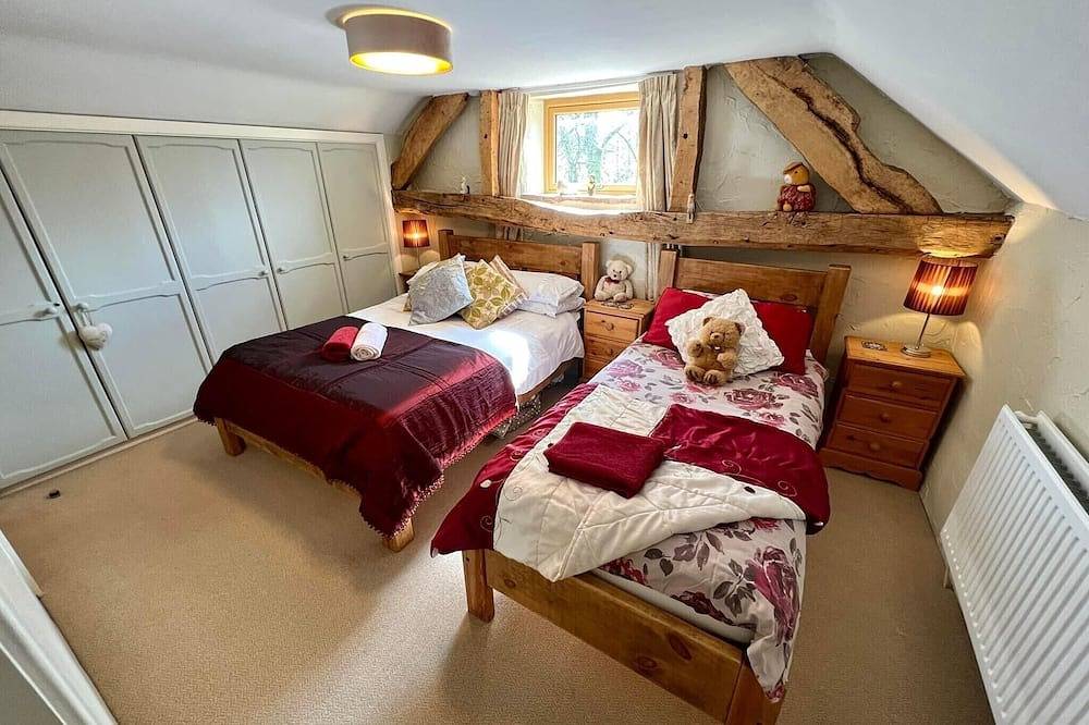 5* Stunning Luxurious Beamed Cottage - Secluded Peaceful Peak District Location in Staffordshire
