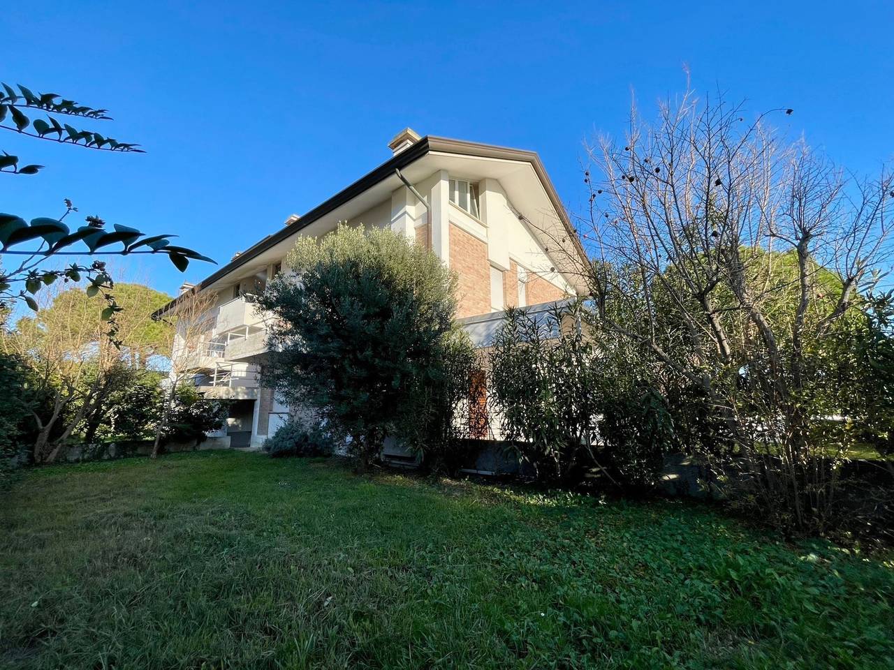 Appartement entier, Spacieux appartement dans une villa avec terrasse in Porto Santa Margherita, Caorle