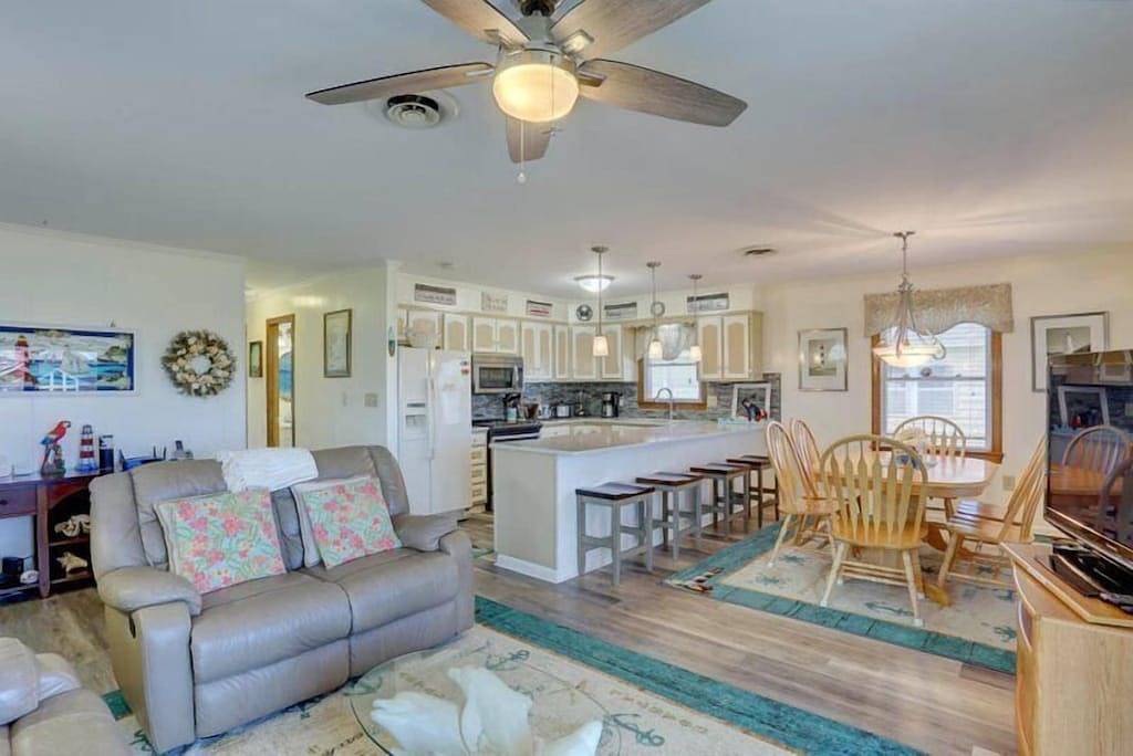 4125 Sea Dawg * 4 Min Walk to Beach in Kitty Hawk Beach, Kitty Hawk