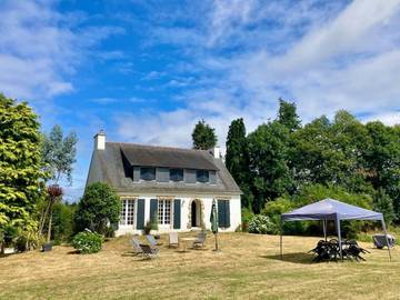 Location de vacances pour 8 personnes, avec vue et jardin à Priziac