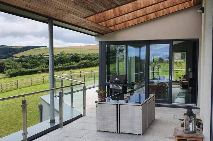 Cottage for 10 people, with garden in County Wicklow