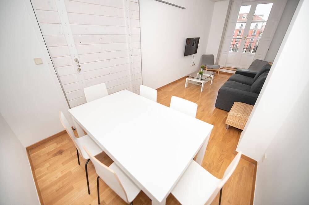Entire apartment, Great 3 bedroom apartment on the same Plaza Mayor in Valladolid, Valladolid Province