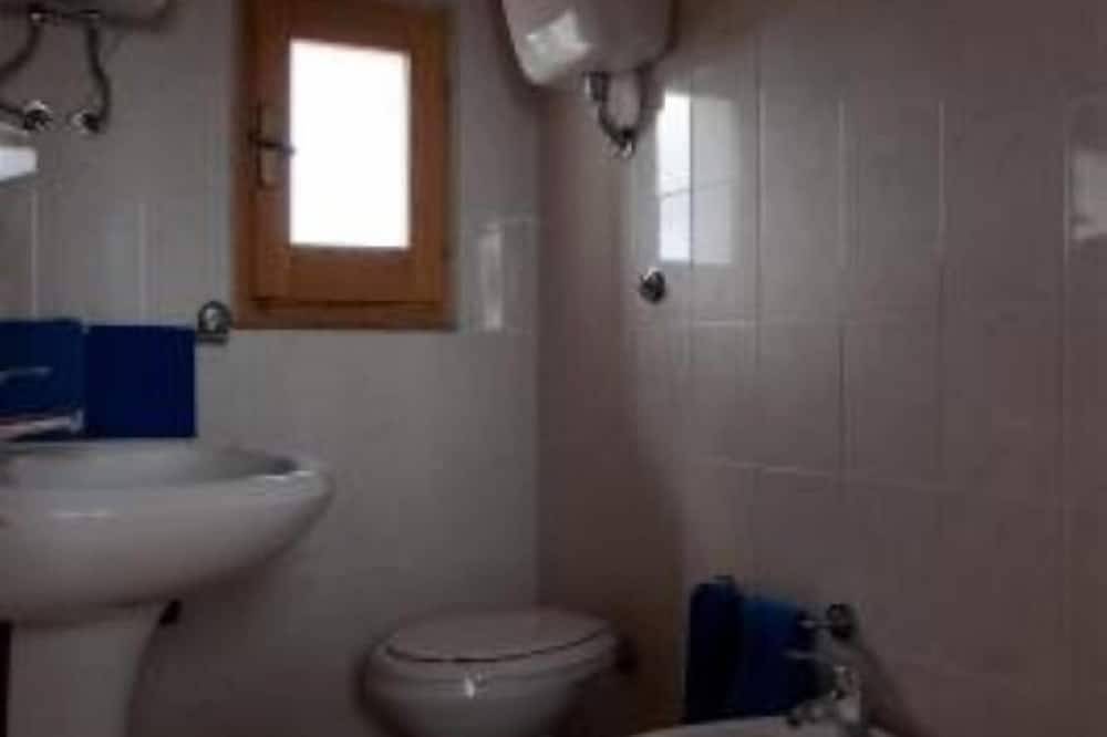 Villa Paolina: private pool, large shady patio, big front garden in Calasetta, Île de Sant'Antioco