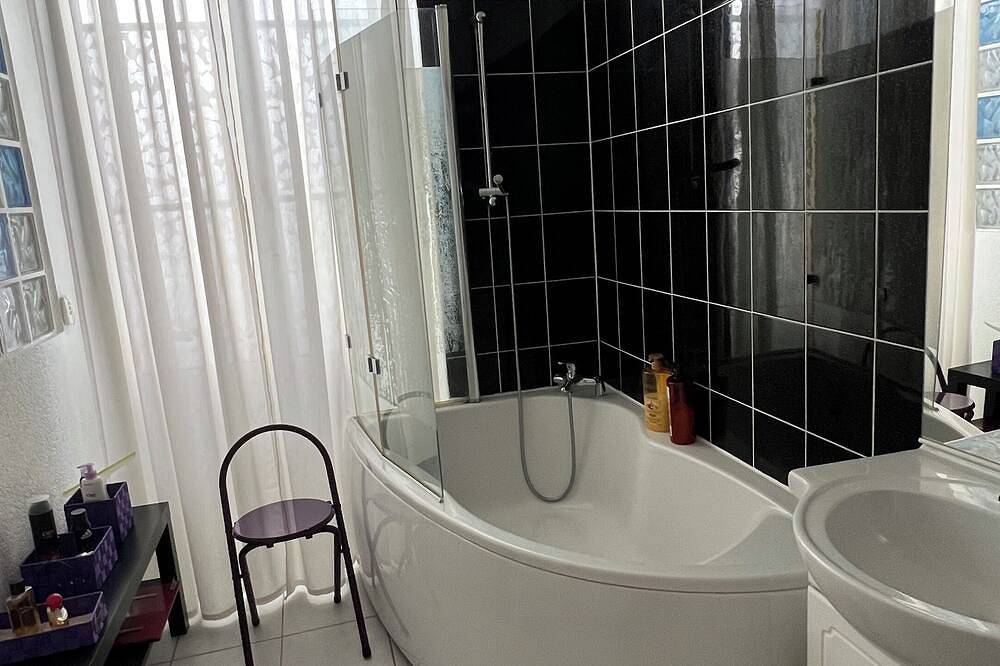 Entire apartment, Suites Quartier Parlement in Strasbourg, Strasbourg region