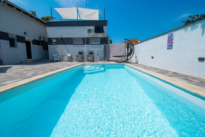 Ferienhaus für 10 Personen, mit Pool und Terrasse in Peroj - 2