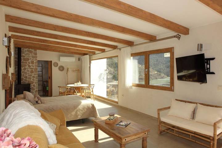 Gîte pour 4 personnes, avec piscine ainsi que vue et terrasse dans Tolosa (Alcala del Jucar)