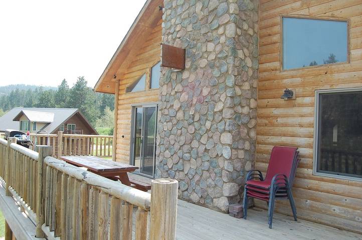 Vacation rental for 14 people, with terrace and hot tub as well as yard in Mount Rushmore