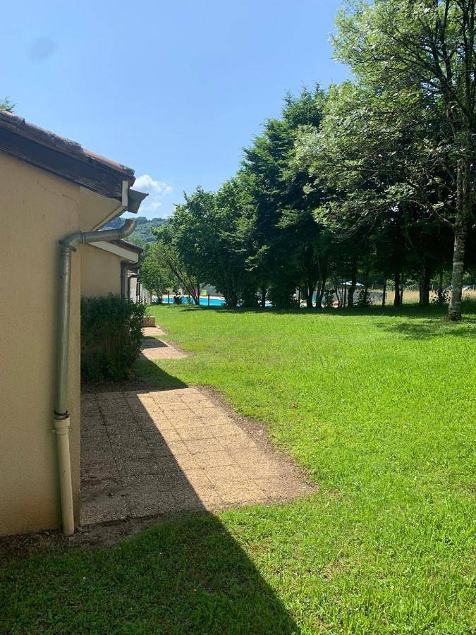 Gîte pour 5 personnes, avec jardin ainsi que vue et piscine à Leyme