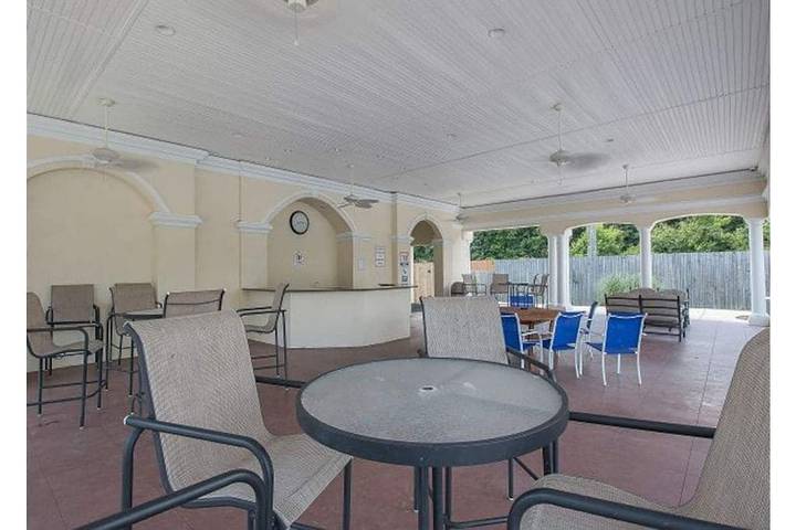 Vacation rental for 4 people, with pool and balcony in Gulfport