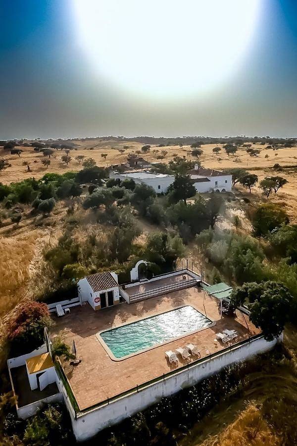 Location de vacances pour 4 personnes, avec vue et vue sur le lac ainsi que piscine et jardin dans Almodôvar