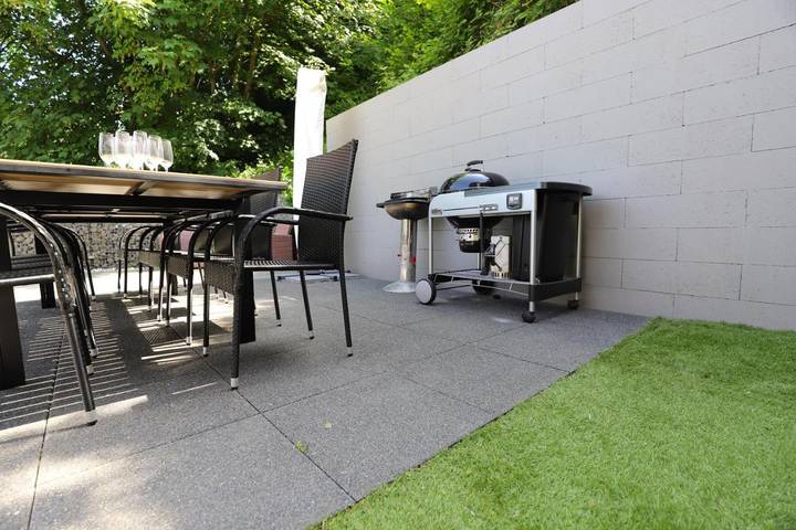 Location de vacances pour 9 personnes, avec vue ainsi que vue sur le lac et terrasse, animaux acceptés à Yvoir - 4