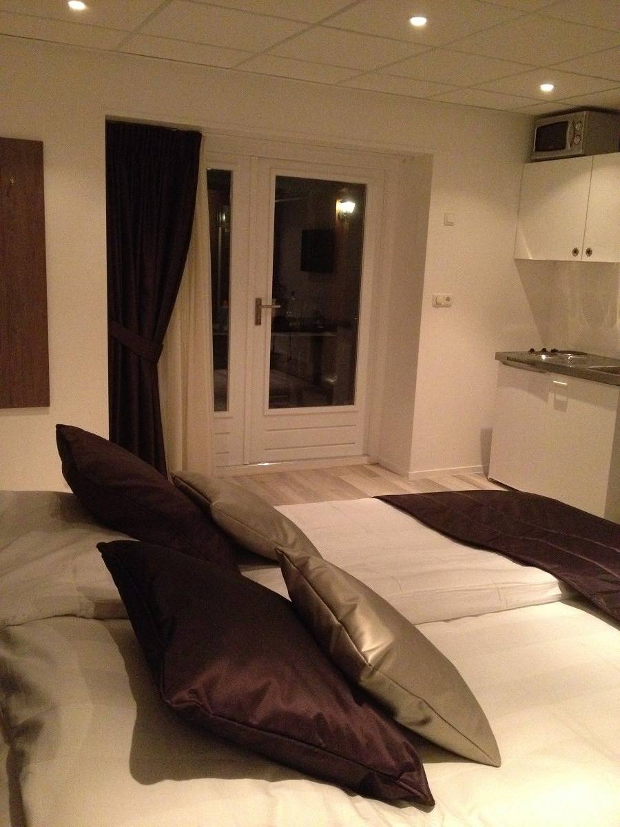 Studio entier, Comfortable studio for 2 people, centrally located in Domburg, with a private terrace in Dombourg, Walcheren