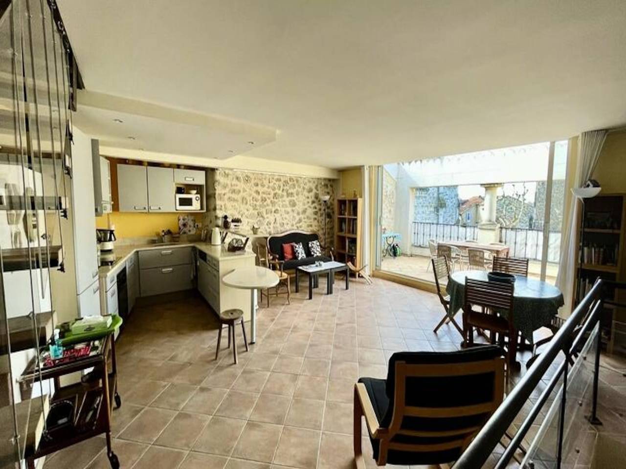 Entire apartment, Houses & Villas for 6 People in Saint-Cannat, Aix-en-Provence region