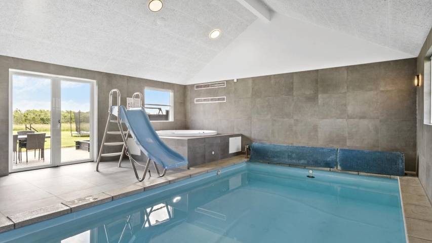 Ferienhaus für 16 Personen, mit Terrasse und Garten sowie Sauna