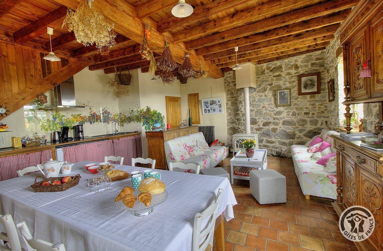 Casa de huéspedes para 12 personas con terraza in Quincié-en-Beaujolais, Villefranche-sur-Saône region